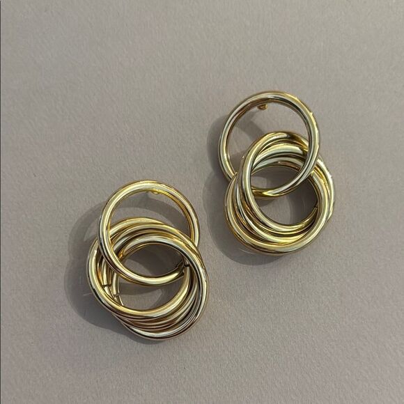 Free People Jewelry - Elegant Gold Hoop Earrings M488